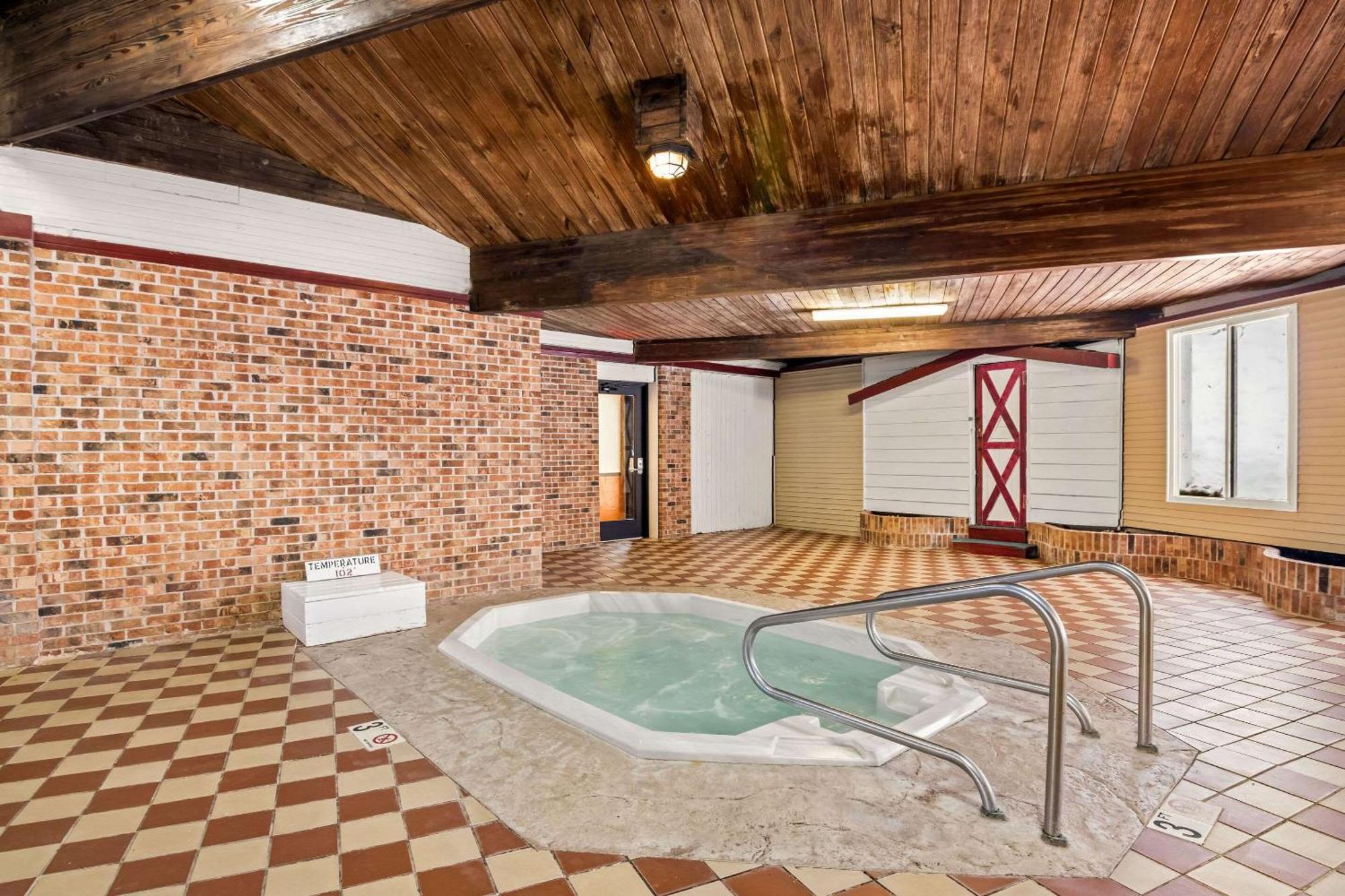 Econo Lodge Manistee Zewnętrze zdjęcie