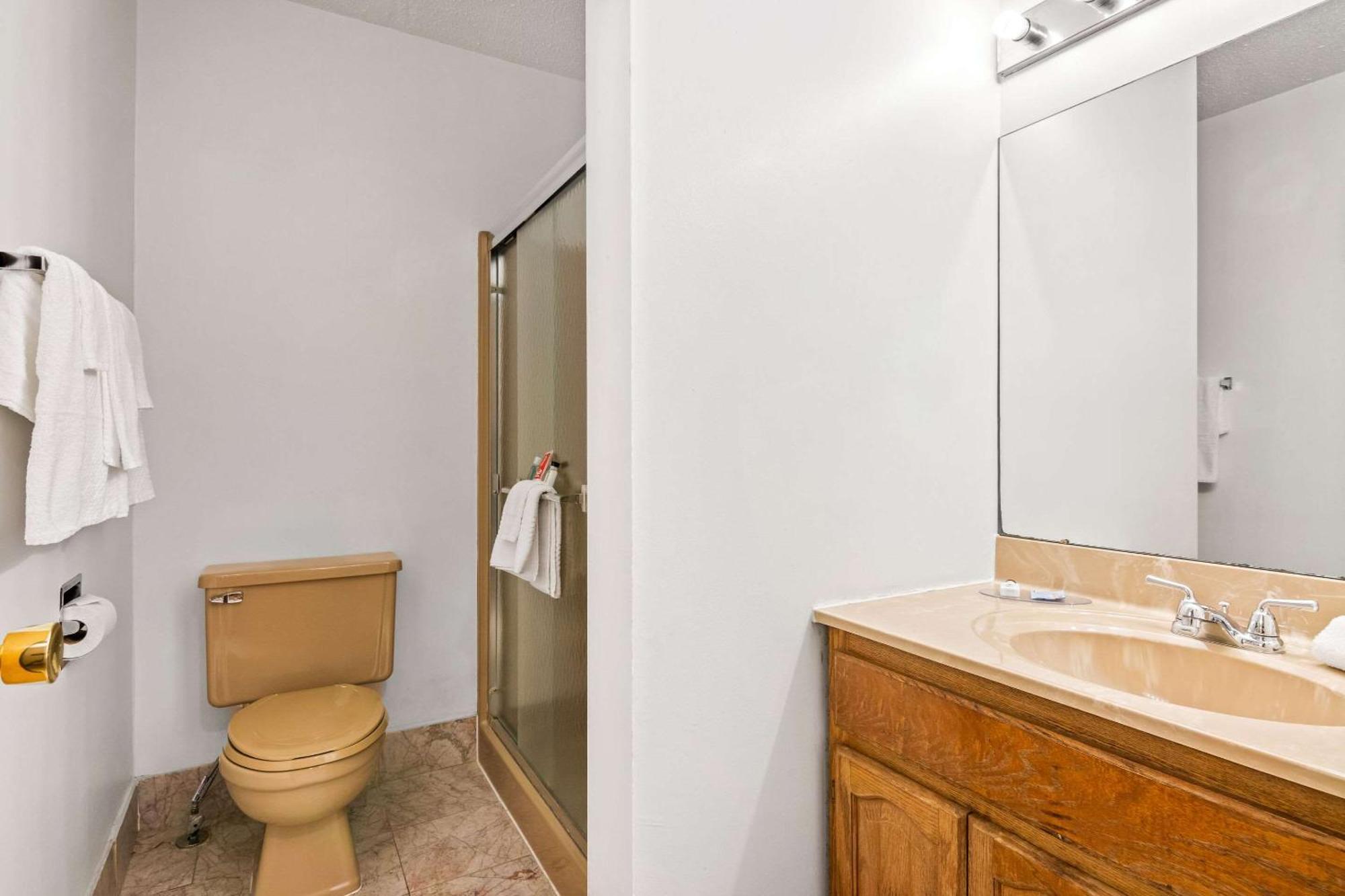 Econo Lodge Manistee Zewnętrze zdjęcie
