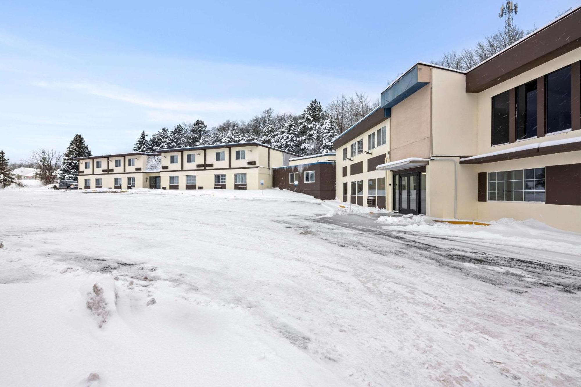 Econo Lodge Manistee Zewnętrze zdjęcie